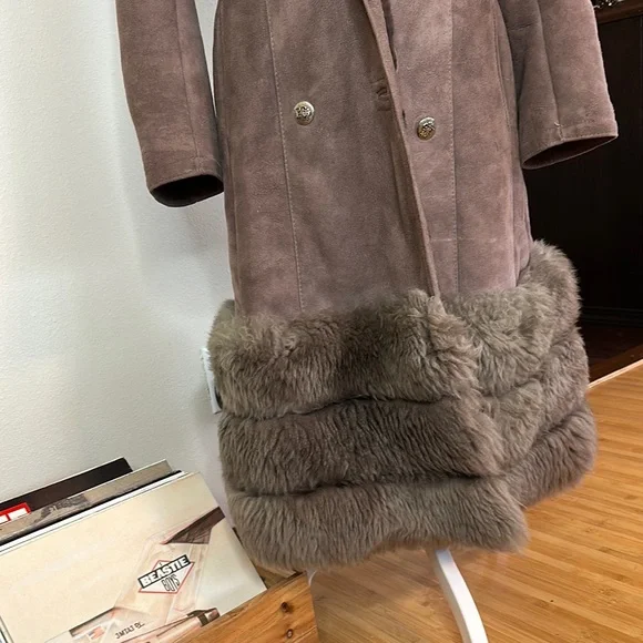 Beautiful Vintage Mauve Shearling Coat with Fur Trim - Picture 5 of 7